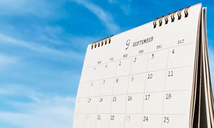 卓上カレンダー_9月_右ななめ_青空背景 Rendez-vous EPM fin Septembre 2025